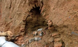 Đào đất làm mương nước, phát hiện ngôi mộ cổ hơn 1.300 năm