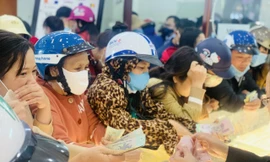 Người Hà Tĩnh, Cần Thơ đổ xô mua vàng ngày Vía Thần Tài