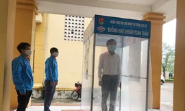 Thanh niên làm thành công buồng khử khuẩn toàn thân tự động