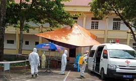 Cô gái ngủ cùng 2 bệnh nhân COVID-19, xét nghiệm 3 lần đều âm tính