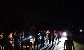 Tài xế hất văng CSGT lên capo rồi bỏ chạy hơn 3km