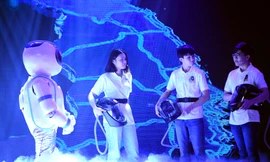 Học sinh sáng tạo mũ di động phòng dịch COVID-19