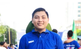 Anh chàng lớp trưởng điển trai chuyên đi “săn” giải thưởng