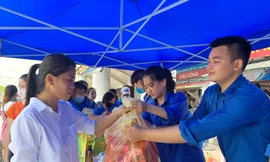 Những “gian hàng 0 đồng” tiếp sức thanh niên công nhân