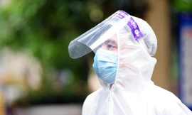 Phòng dịch COVID-19 ở Thủ đô: Kính chống giọt bắn 'lên ngôi'