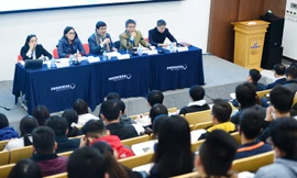 Hàng trăm sinh viên đối thoại trực tiếp với Ban Giám hiệu