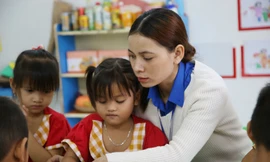 Niềm vui của cô giáo trẻ vùng cao là thấy các em đến lớp đông đủ 