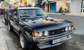 Xế cổ Toyota Celica hàng hiếm xuống phố Sài Gòn