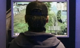 Mải chơi game, bỏ mặc mẹ già tới chết