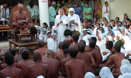 Kỳ lạ giáo phái khỏa thân ở Ấn Độ