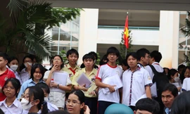 Thi vào lớp 10 TP.HCM: Không có điểm 10 Ngữ Văn, Tiếng Anh bạt ngàn điểm tuyệt đối