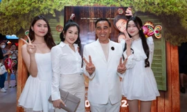 Lọ Lem - Hạt Dẻ bật khóc nức nở, ôm chặt ba Quyền Linh trong ngày ra mắt phim