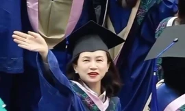 Người mẹ 53 tuổi tốt nghiệp thạc sĩ, động lực cho nhiều người theo đuổi ước mơ