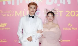 Kaity Nguyễn - Trần Ngọc Vàng phản hồi về màn "khóa môi" trên thảm đỏ