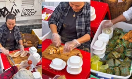 Quầy bánh mì "cắt" ven đường đông kín khách, cách ăn khiến hội niềng răng rất mê
