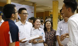 Thí sinh dự thi kỳ thi THPT Quốc gia 2016. Ảnh: Như Ý