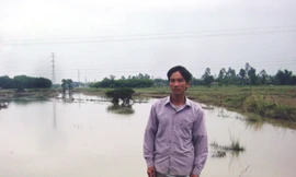 Cứu 2 nữ sinh trong lũ