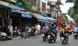 Nhà mặt phố, giá thách đố!