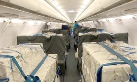 Máy bay chở khách được sử dụng chở hàng thời gian qua do dịch COVID-19. Ảnh minh hoạ.