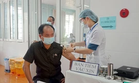 Bộ Tài chính đề xuất lập Quỹ Vắc xin COVID-19, với nhu cầu trước mắt cần trên 25.000 tỷ đồng để tiêm cho khoảng 70% dân số.