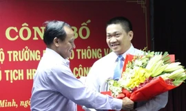 Ông Phạm Hồng Quang (phải) chính thức thành Tổng giám đốc VEC từ ngày 1/2 tới.