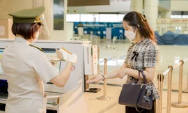 Từ nay, khách đi máy bay không còn phải khai báo thông tin thủ công