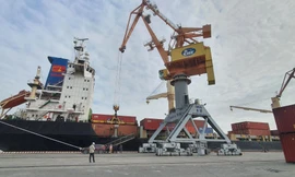 Nền kinh tế Việt Nam bắt đầu xuất siêu trở lại khi dịch bệnh dần được kiểm soát.