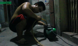 Cả đêm phải canh nước là tình cảnh hiện tại của những hộ dân xóm Chùa.