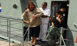 Alvarenga được cứu sau khi dạt vào bờ quốc đảo Marshall ở Thái Bình Dương hồi tháng một năm ngoái. Ảnh: AFP.