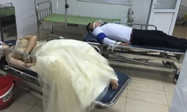 Cặp nam nữ được phát hiện trong tình trạng nguy kịch, trên người họ lúc đó vẫn mặc trang phục cô dâu, chú rể. Ảnh: Facebook.