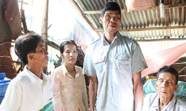 Đời cơ cực của “gã khổng lồ” cao hơn 2m