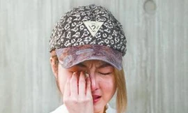 Ca sĩ trẻ đau đớn tiết lộ bị nhiếp ảnh gia cưỡng hiếp