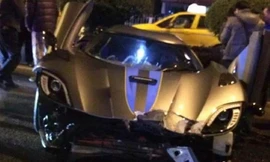 Koenigsegg Agera R bị vỡ nát phần đầu. Ảnh: GTSpirit.