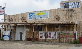 Quán bar tại thị trấn Swett. Ảnh: Stacie Montgomery.