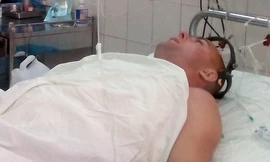 Nam du khách người Nga bị sóng đánh trọng thương. Ảnh: B.S.