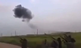 Phiến quân bắn xối xả vào phi công Su-24 Nga đang nhảy dù