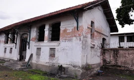 Khu nhà giam số 9 thuộc chứng tích lao Thừa Phủ - nơi thực dân Pháp từng giam giữ nhà thơ cách mạng Tố Hữu - sẽ được phục hồi nguyên trạng trong lần đầu tư tôn tạo này. Ảnh: Nguồn Internet. 