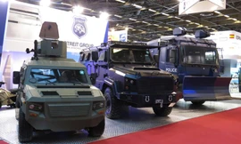 Bên trong triển lãm vũ khí tối tân chống khủng bố