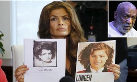 Nguyên đơn Lisa Christie giữ những bức ảnh thời trẻ của cô trong cuộc họp báo.