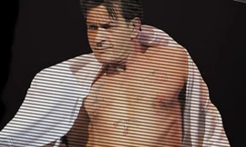 Hình ảnh của Charlie Sheen trong một đoạn clip nóng.