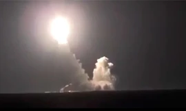 Hình ảnh tên lửa Bulava được phóng đi từ tàu ngầm Vladimir Monomakh.