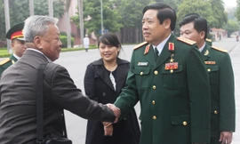 Đại tướng Phùng Quang Thanh, Bộ trưởng Quốc phòng đón tiếp thân mật Đoàn đại biểu Cựu chiến binh Trung Quốc.