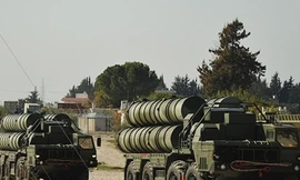 Hệ thống tên lửa phòng không S-400 của Nga .