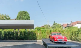 Thang máy đưa xe xuống garage ngầm mang phong cách 007.