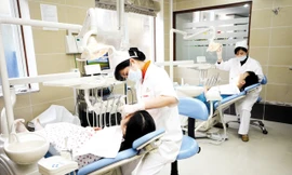 Các chuyên gia khuyến cáo việc mê tín nhổ răng để thay để “đổi vận” là cực kỳ sai lầm và dại dột. Ảnh minh họa.