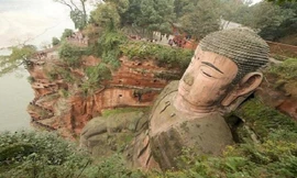 Những tuyệt tác cổ đại chênh vênh bên vách đá dựng đứng