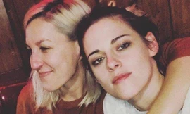 "Bạch Tuyết" Kristen Stewart chính thức đính hôn với bạn gái nhà văn sau 2 năm hẹn hò