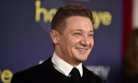 "Hawkeye" Jeremy Renner chính thức xuất viện sau tai nạn nghiêm trọng dịp đầu năm