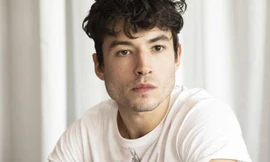 "The Flash" Ezra Miller có nguy cơ ngồi tù 26 năm, tương lai Vũ trụ mở rộng DC sẽ ra sao?