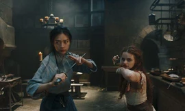 Ngô Thanh Vân trở lại hình tượng đả nữ cực ngầu bên nữ chính "The Kissing Booth" Joey King